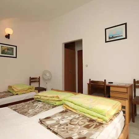 Triple Starigrad 6594d Maison d'hôtes